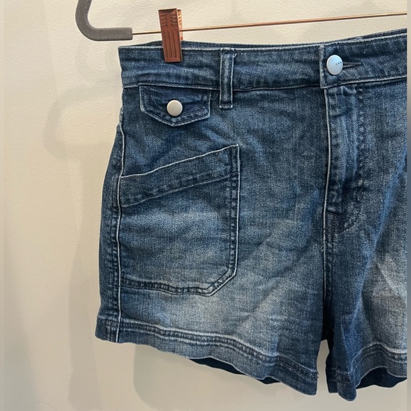High waisted denim shorts! - Picture 3 of 4